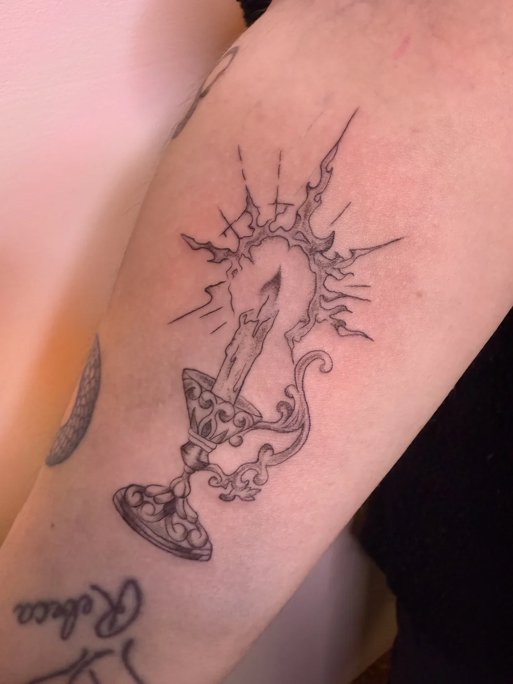 Tatuaje blackwork realizado en CUREINK, estudio de tatuaje en Avilés