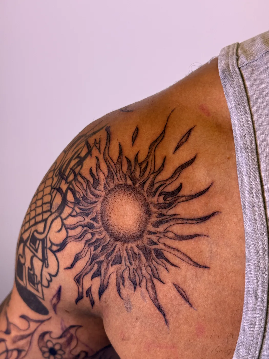 Tatuaje blackwork realizado en CUREINK, estudio de tatuaje en Avilés