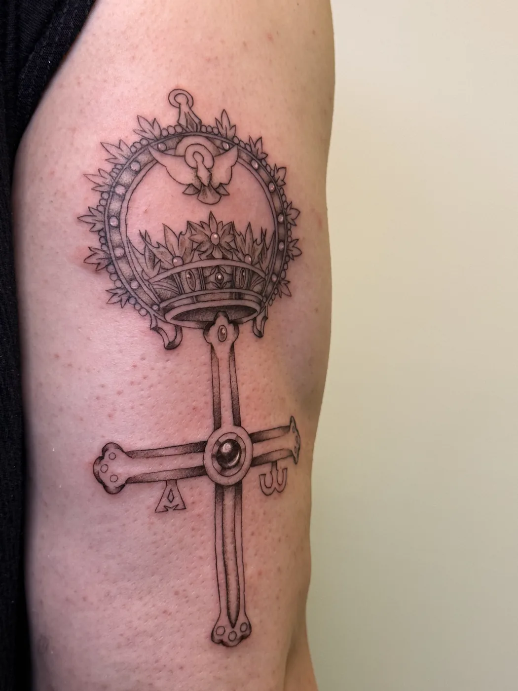Tatuaje blackwork realizado en CUREINK, estudio de tatuaje en Avilés