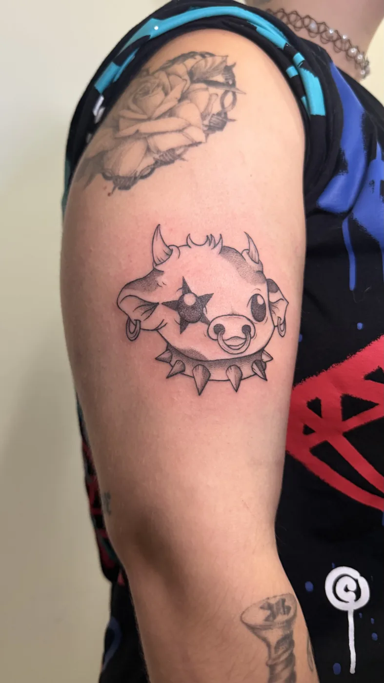 Tatuaje blackwork realizado en CUREINK, estudio de tatuaje en Avilés