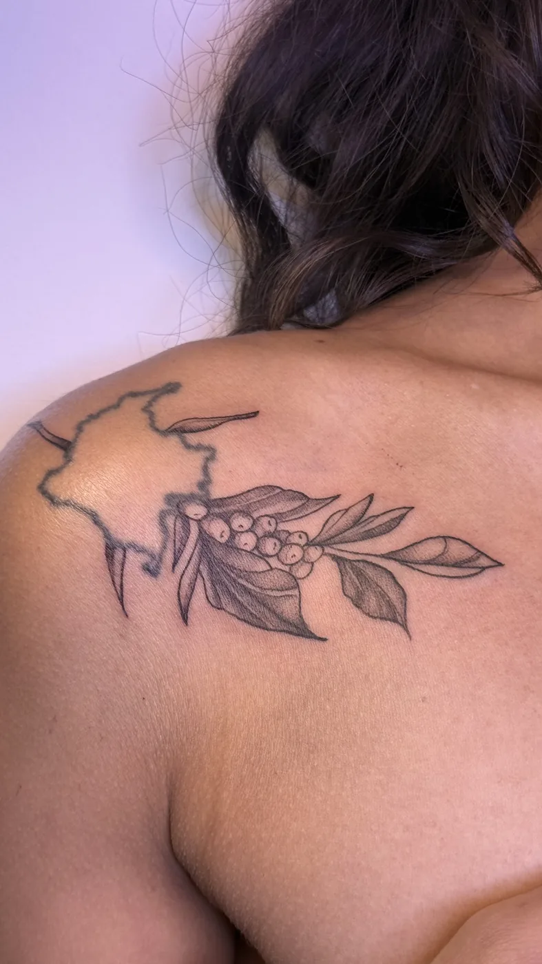 Tatuaje blackwork realizado en CUREINK, estudio de tatuaje en Avilés