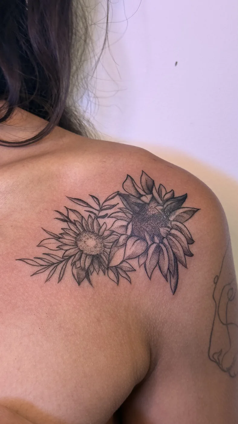 Tatuaje blackwork realizado en CUREINK, estudio de tatuaje en Avilés