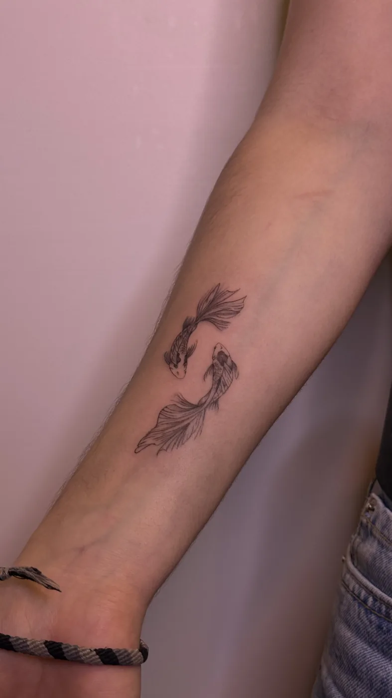 Tatuaje blackwork realizado en CUREINK, estudio de tatuaje en Avilés