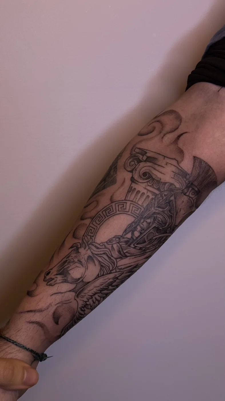 Tatuaje blackwork realizado en CUREINK, estudio de tatuaje en Avilés