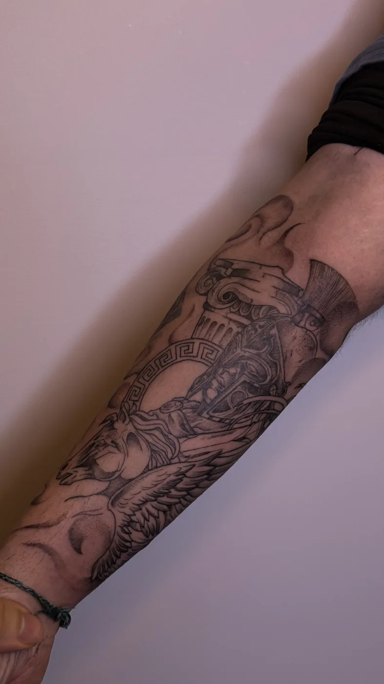 Tatuaje blackwork realizado en CUREINK, estudio de tatuaje en Avilés