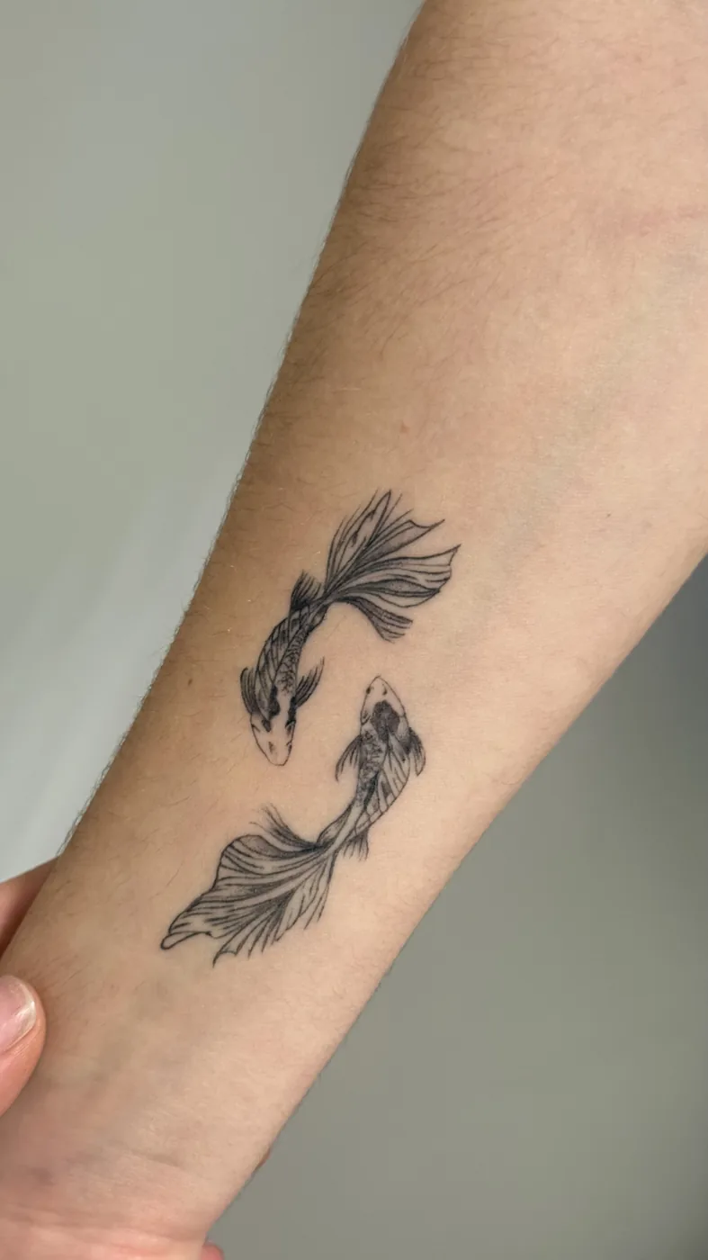 Tatuaje blackwork realizado en CUREINK, estudio de tatuaje en Avilés
