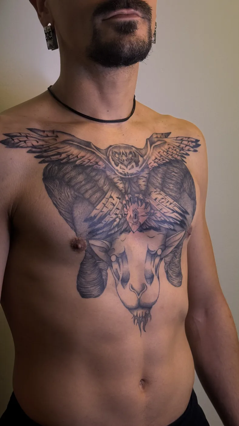 Tatuaje blackwork realizado en CUREINK, estudio de tatuaje en Avilés